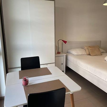 Joli Studio Confortable ! Prilly Eksteriør billede